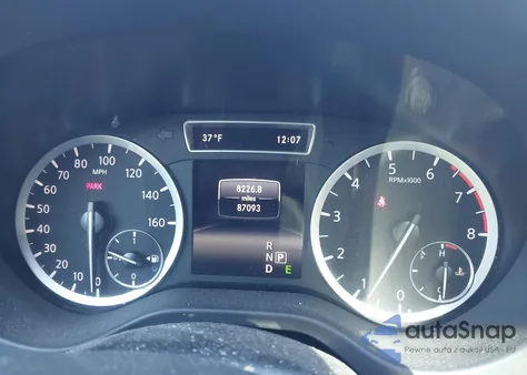 2017 Infiniti Qx30 Premium z USA, uszkodzony, nr VIN SJKCH5CR5HA030613